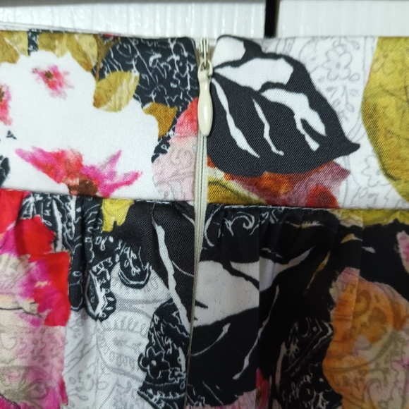 Marciano Guess Floral Mini Skirt - Picture 4 of 7